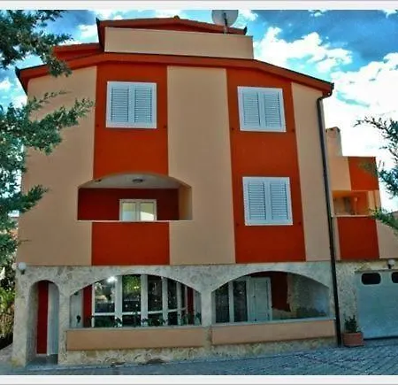 Mediteran, Kleine Mit Balkon Apartment *