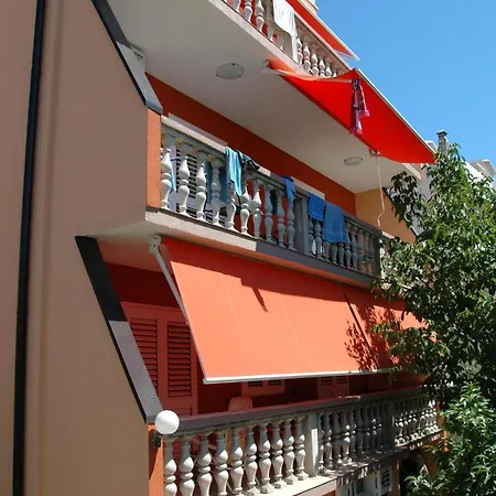 Mediteran, Kleine Mit Balkon Trogir